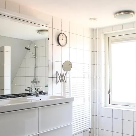 Amazing In W/ 2 Bedrooms Feriehus